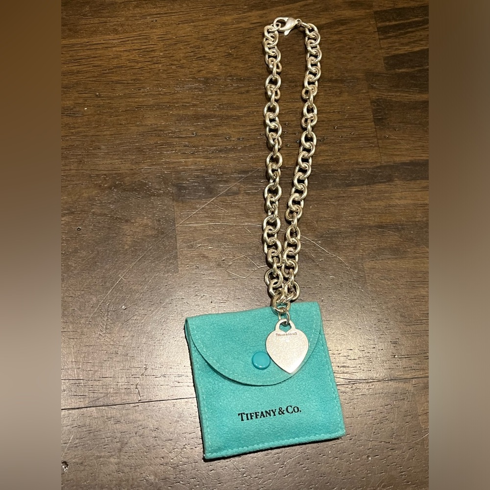 Tiffany&Co vintage heart tag chain link necklace. 100% authentic. - Picture 6 of 7